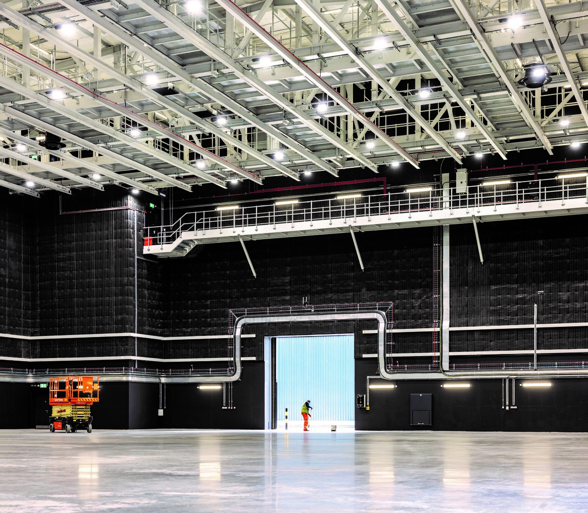 Each of the sound stages at Shinfield Studios are fully climate controlled, flexible in layout, and equipped with state-of-the-art equipment. © Daniel Shearing for Curo Construction 